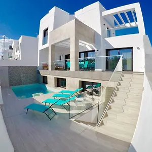 Manhattan , Nerja Spanje