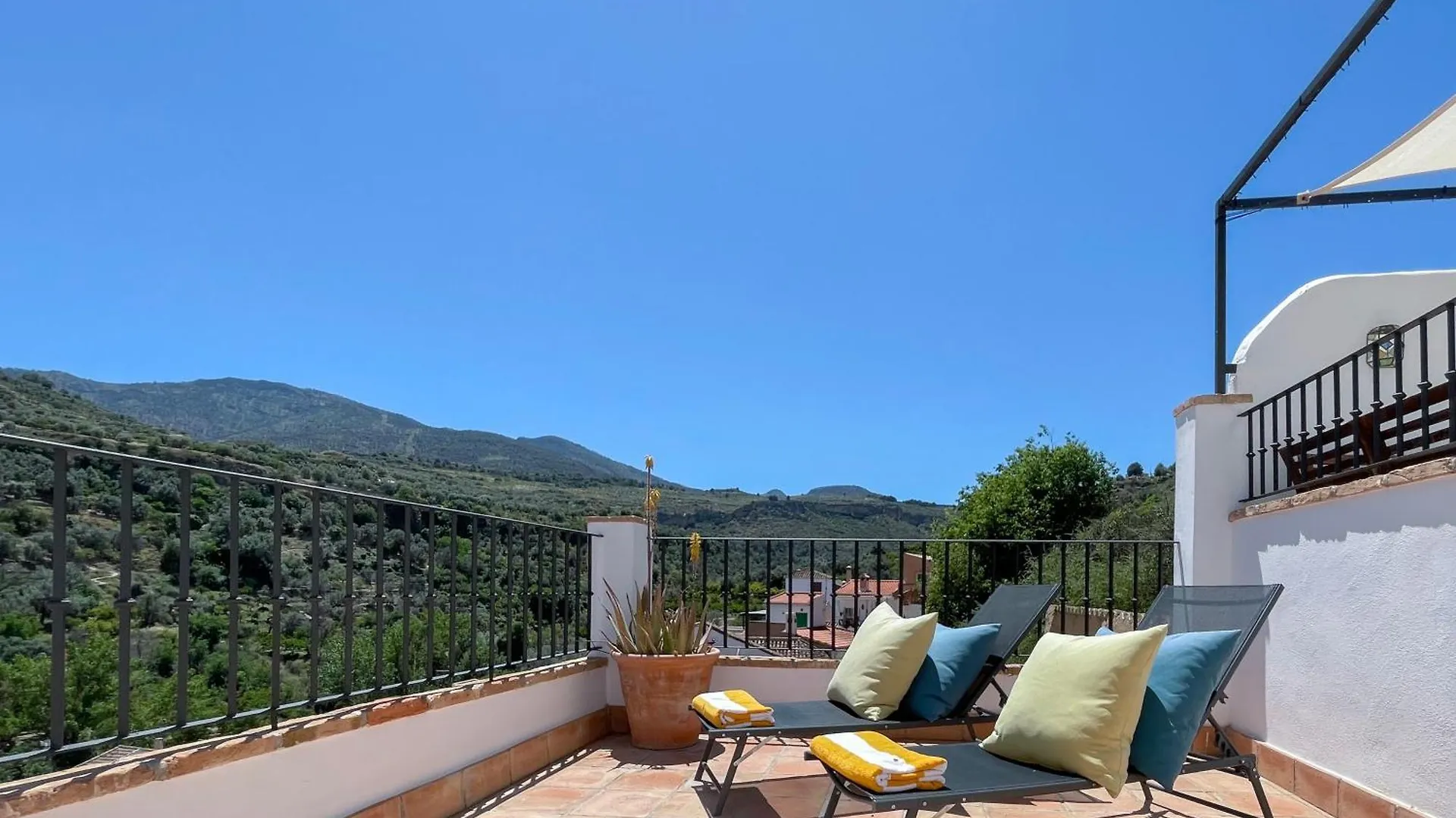 Saleres Stunning Spanish White Village Home Private Pool Stunning Views ספרד